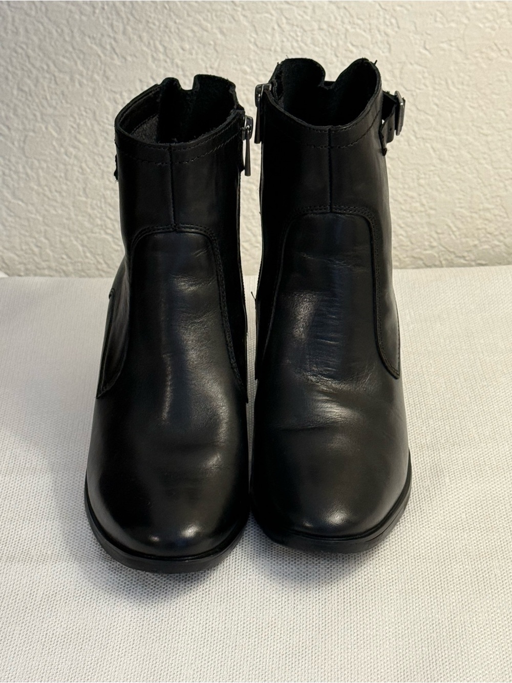 Aetrex Women’s 9.5 Black Leather Ankle Boots Block Heel Buckle Comfort Booties